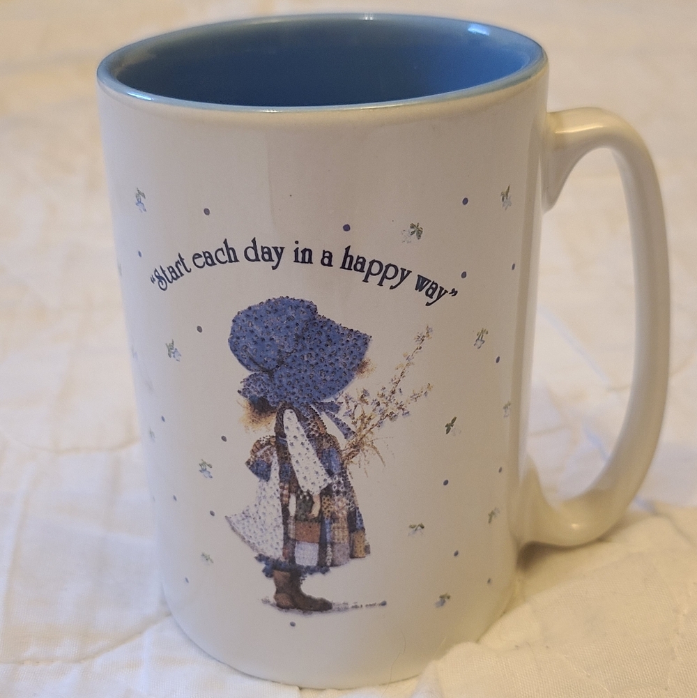 Vintage Holly Hobbie Mug 2002 "Start Each Day In A Happy Way" Blue & White - Picture 1 of 10
